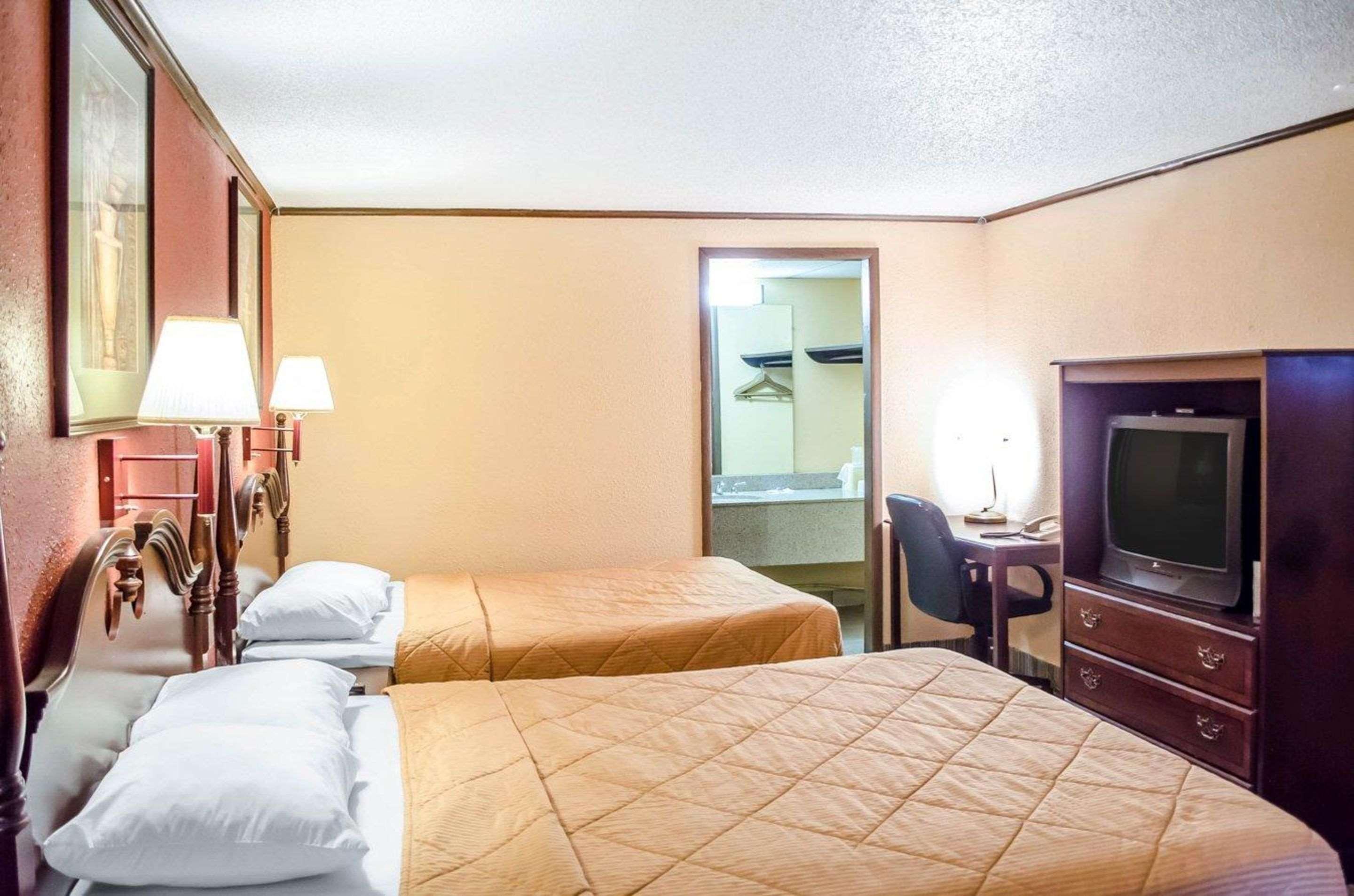 Rodeway Inn Карлайл Экстерьер фото